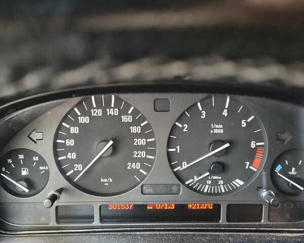 Серый БМВ 5 Серия, объемом двигателя 2.2 л и пробегом 301 тыс. км за 6000 $, фото 1 на Automoto.ua