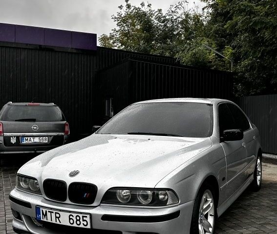 Серый БМВ 5 Серия, объемом двигателя 0 л и пробегом 300 тыс. км за 3100 $, фото 1 на Automoto.ua