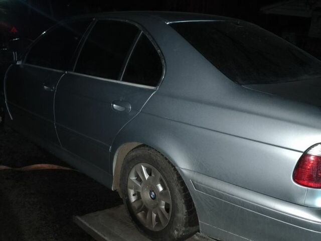 Серый БМВ 5 Серия, объемом двигателя 2.5 л и пробегом 290 тыс. км за 947 $, фото 1 на Automoto.ua