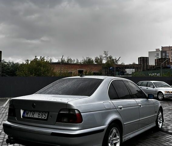 Серый БМВ 5 Серия, объемом двигателя 0 л и пробегом 300 тыс. км за 3100 $, фото 3 на Automoto.ua