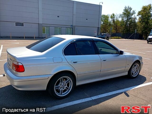 Серый БМВ 5 Серия, объемом двигателя 3 л и пробегом 282 тыс. км за 6000 $, фото 1 на Automoto.ua