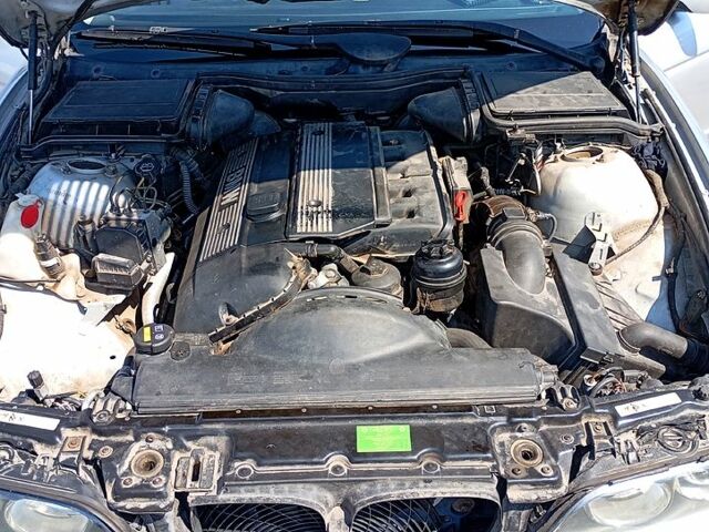 Серый БМВ 5 Серия, объемом двигателя 3 л и пробегом 282 тыс. км за 6000 $, фото 3 на Automoto.ua