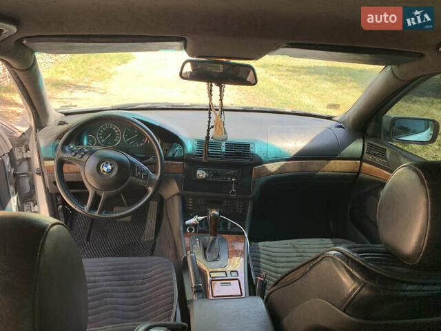 Серый БМВ 5 Серия, объемом двигателя 2.5 л и пробегом 275 тыс. км за 5800 $, фото 4 на Automoto.ua