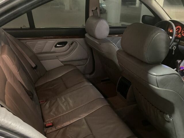 Серый БМВ 5 Серия, объемом двигателя 2.5 л и пробегом 370 тыс. км за 4757 $, фото 6 на Automoto.ua