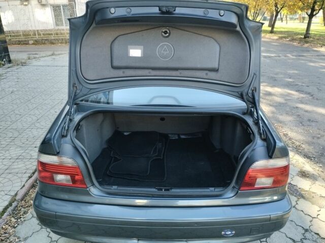 Серый БМВ 5 Серия, объемом двигателя 2 л и пробегом 303 тыс. км за 4000 $, фото 2 на Automoto.ua