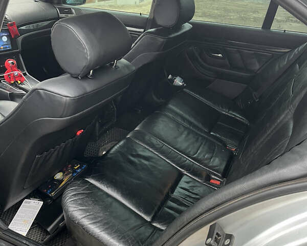 Серый БМВ 5 Серия, объемом двигателя 2.8 л и пробегом 598 тыс. км за 5500 $, фото 7 на Automoto.ua