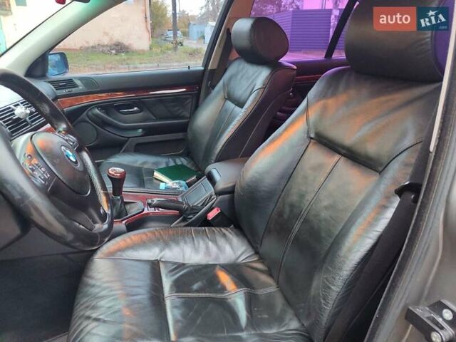 Серый БМВ 5 Серия, объемом двигателя 2 л и пробегом 440 тыс. км за 5950 $, фото 23 на Automoto.ua