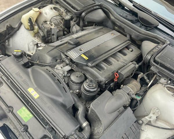 Серый БМВ 5 Серия, объемом двигателя 2.5 л и пробегом 300 тыс. км за 4800 $, фото 9 на Automoto.ua