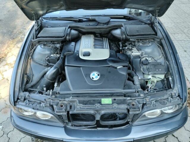 Серый БМВ 5 Серия, объемом двигателя 2 л и пробегом 303 тыс. км за 4000 $, фото 3 на Automoto.ua