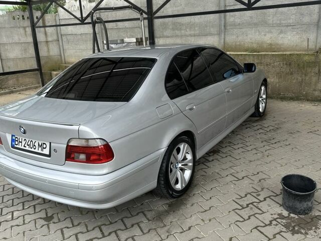 Серый БМВ 5 Серия, объемом двигателя 2.9 л и пробегом 348 тыс. км за 8000 $, фото 2 на Automoto.ua