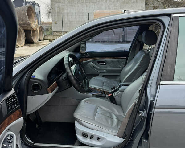 Серый БМВ 5 Серия, объемом двигателя 3 л и пробегом 320 тыс. км за 5550 $, фото 20 на Automoto.ua