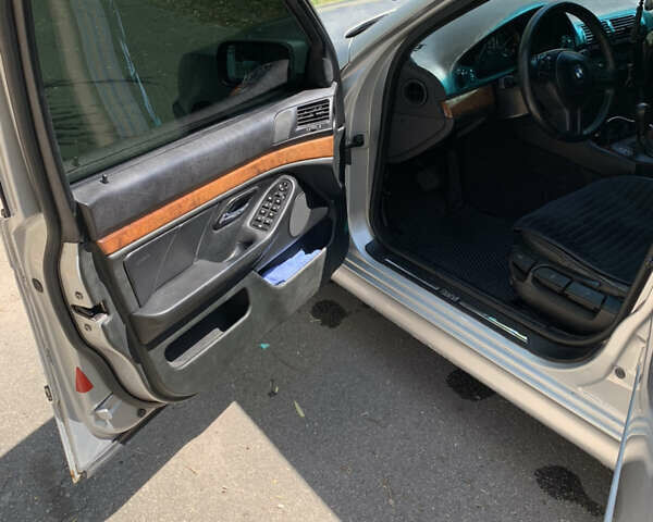 Серый БМВ 5 Серия, объемом двигателя 2.5 л и пробегом 275 тыс. км за 5800 $, фото 7 на Automoto.ua