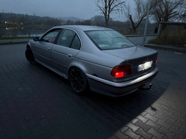 Серый БМВ 5 Серия, объемом двигателя 3 л и пробегом 350 тыс. км за 2500 $, фото 3 на Automoto.ua