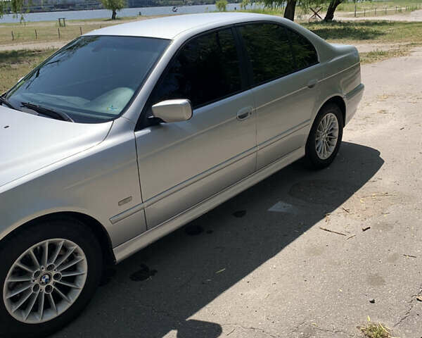 Серый БМВ 5 Серия, объемом двигателя 2.5 л и пробегом 275 тыс. км за 5800 $, фото 2 на Automoto.ua