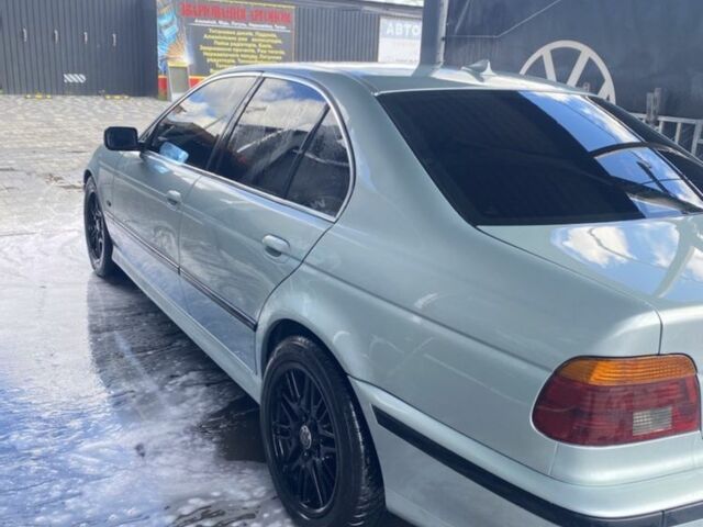 Серый БМВ 5 Серия, объемом двигателя 2 л и пробегом 305 тыс. км за 4900 $, фото 2 на Automoto.ua