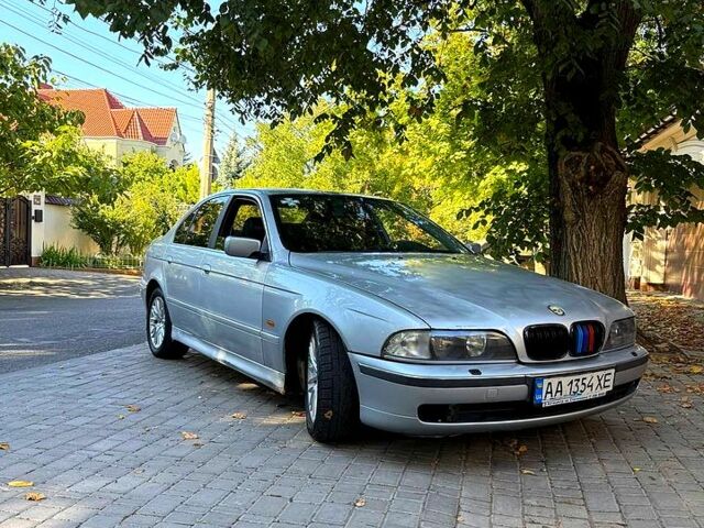 Серый БМВ 5 Серия, объемом двигателя 2.5 л и пробегом 0 тыс. км за 4500 $, фото 2 на Automoto.ua