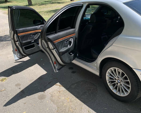 Серый БМВ 5 Серия, объемом двигателя 2.5 л и пробегом 275 тыс. км за 5800 $, фото 16 на Automoto.ua