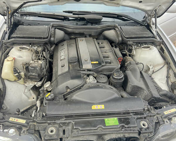 Серый БМВ 5 Серия, объемом двигателя 2.5 л и пробегом 300 тыс. км за 4800 $, фото 10 на Automoto.ua