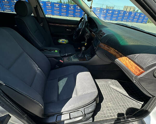 Серый БМВ 5 Серия, объемом двигателя 2.5 л и пробегом 315 тыс. км за 5100 $, фото 2 на Automoto.ua