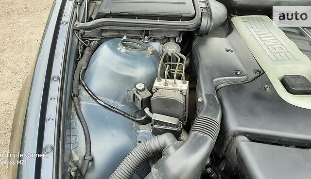 Серый БМВ 5 Серия, объемом двигателя 2 л и пробегом 230 тыс. км за 10300 $, фото 39 на Automoto.ua
