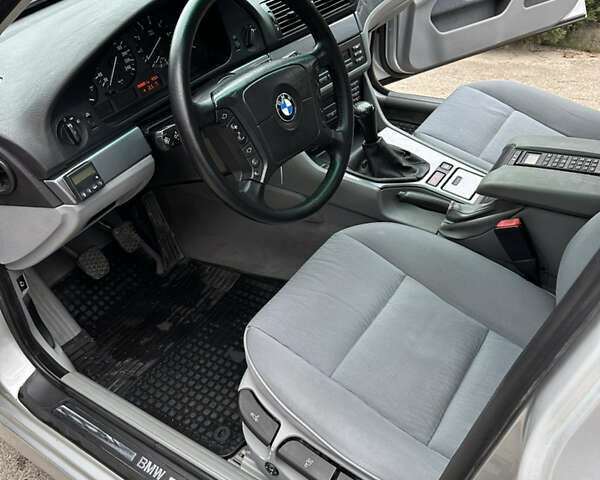 Серый БМВ 5 Серия, объемом двигателя 2.2 л и пробегом 288 тыс. км за 6200 $, фото 5 на Automoto.ua