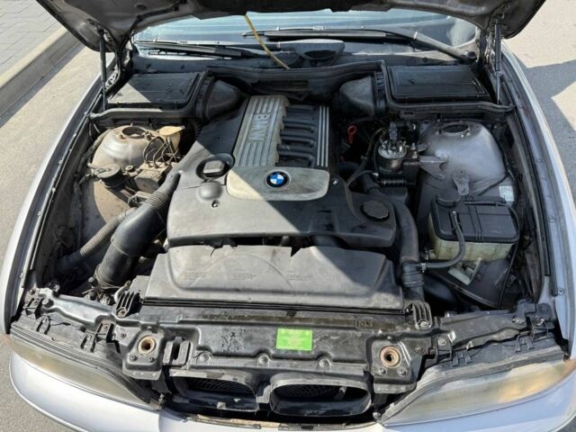 Серый БМВ 5 Серия, объемом двигателя 3 л и пробегом 350 тыс. км за 2500 $, фото 5 на Automoto.ua