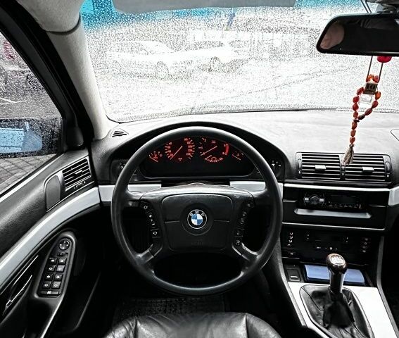 Серый БМВ 5 Серия, объемом двигателя 0 л и пробегом 300 тыс. км за 3100 $, фото 6 на Automoto.ua