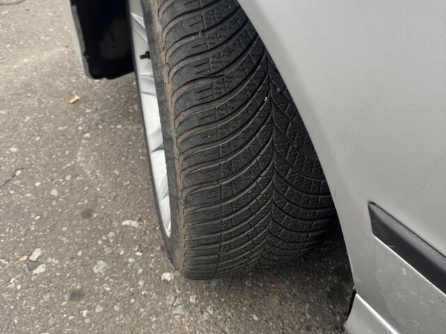 Серый БМВ 5 Серия, объемом двигателя 2.2 л и пробегом 333 тыс. км за 3500 $, фото 5 на Automoto.ua