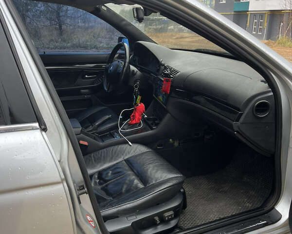 Серый БМВ 5 Серия, объемом двигателя 2.8 л и пробегом 598 тыс. км за 5500 $, фото 6 на Automoto.ua