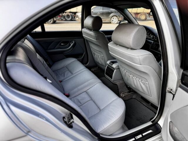 Серый БМВ 5 Серия, объемом двигателя 2.5 л и пробегом 499 тыс. км за 5799 $, фото 7 на Automoto.ua