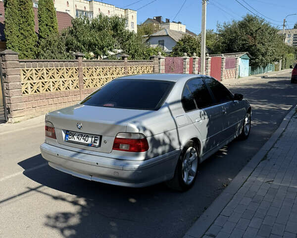 Серый БМВ 5 Серия, объемом двигателя 3 л и пробегом 345 тыс. км за 5100 $, фото 1 на Automoto.ua