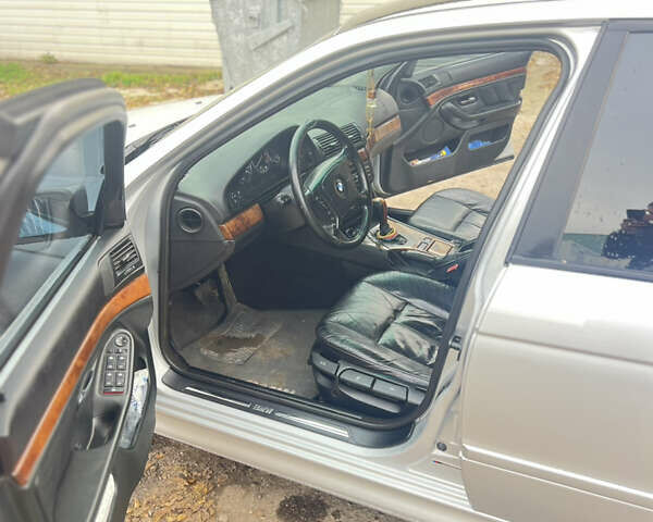 Серый БМВ 5 Серия, объемом двигателя 2.5 л и пробегом 300 тыс. км за 4800 $, фото 7 на Automoto.ua