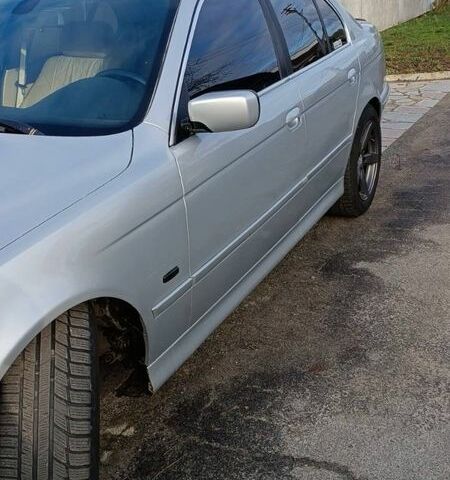 Серый БМВ 5 Серия, объемом двигателя 2.9 л и пробегом 340 тыс. км за 5000 $, фото 1 на Automoto.ua