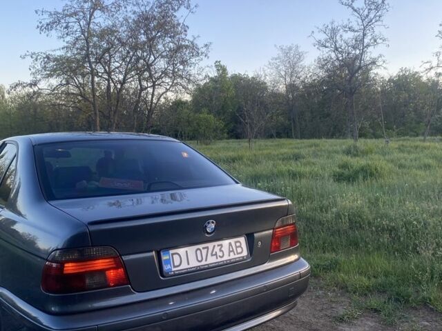 Серый БМВ 5 Серия, объемом двигателя 3 л и пробегом 340 тыс. км за 5500 $, фото 3 на Automoto.ua