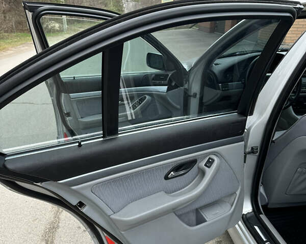 Серый БМВ 5 Серия, объемом двигателя 2.2 л и пробегом 288 тыс. км за 6200 $, фото 7 на Automoto.ua