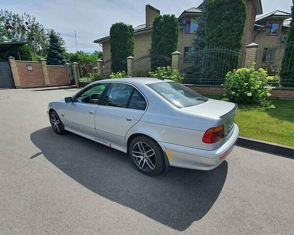 Сірий БМВ 5 Серія, об'ємом двигуна 2 л та пробігом 350 тис. км за 6200 $, фото 1 на Automoto.ua