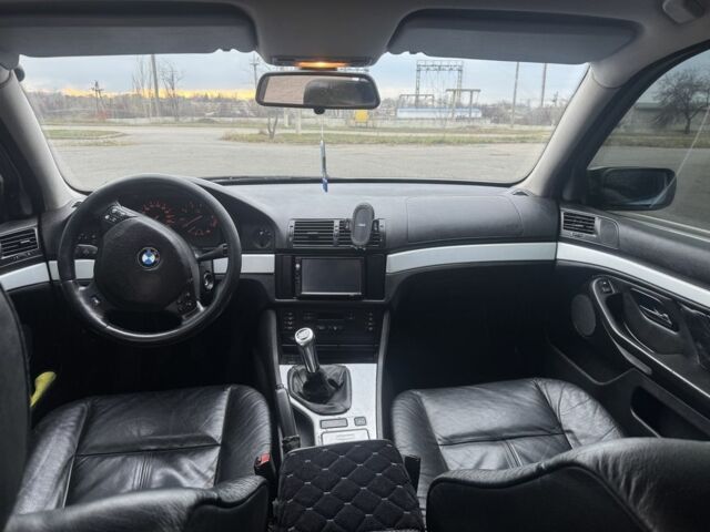 Серый БМВ 5 Серия, объемом двигателя 2.2 л и пробегом 333 тыс. км за 3500 $, фото 7 на Automoto.ua