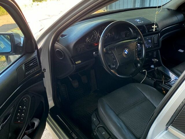 Серый БМВ 5 Серия, объемом двигателя 2.5 л и пробегом 319 тыс. км за 6300 $, фото 1 на Automoto.ua