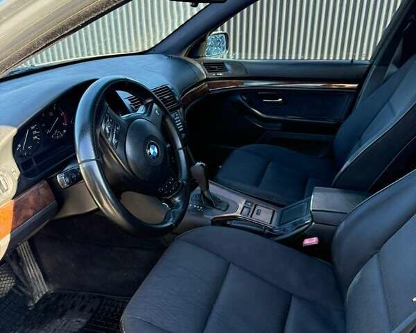 Серый БМВ 5 Серия, объемом двигателя 3 л и пробегом 425 тыс. км за 5500 $, фото 6 на Automoto.ua