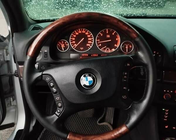 Серый БМВ 5 Серия, объемом двигателя 2.93 л и пробегом 380 тыс. км за 6500 $, фото 7 на Automoto.ua