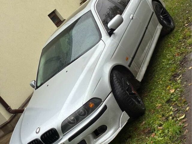 Серый БМВ 5 Серия, объемом двигателя 3 л и пробегом 720 тыс. км за 3200 $, фото 1 на Automoto.ua