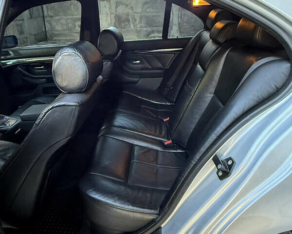 Серый БМВ 5 Серия, объемом двигателя 3 л и пробегом 298 тыс. км за 9300 $, фото 13 на Automoto.ua