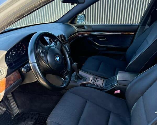 Серый БМВ 5 Серия, объемом двигателя 3 л и пробегом 425 тыс. км за 5500 $, фото 7 на Automoto.ua
