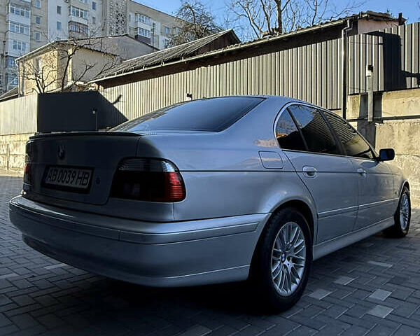 Серый БМВ 5 Серия, объемом двигателя 3 л и пробегом 298 тыс. км за 9300 $, фото 4 на Automoto.ua