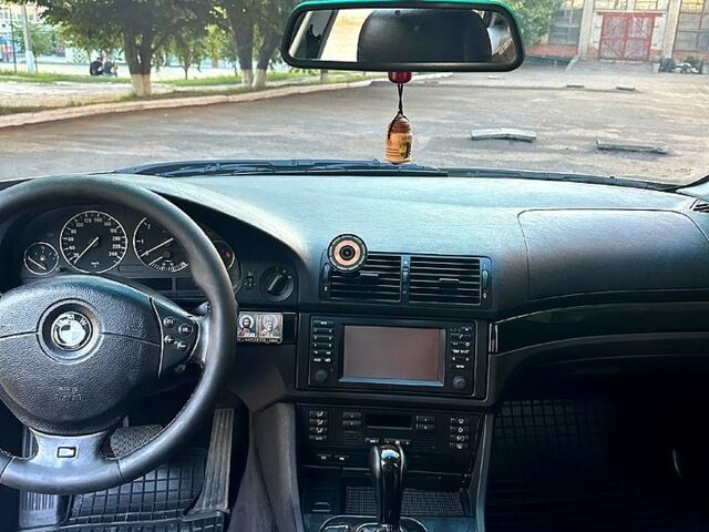 Серый БМВ 5 Серия, объемом двигателя 2.5 л и пробегом 300 тыс. км за 3800 $, фото 1 на Automoto.ua