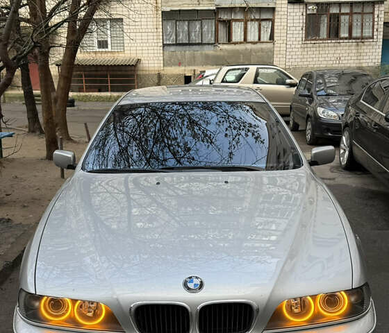 Серый БМВ 5 Серия, объемом двигателя 3 л и пробегом 298 тыс. км за 9300 $, фото 35 на Automoto.ua