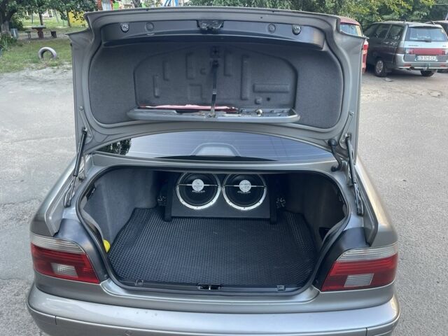 Серый БМВ 5 Серия, объемом двигателя 3 л и пробегом 318 тыс. км за 6850 $, фото 13 на Automoto.ua