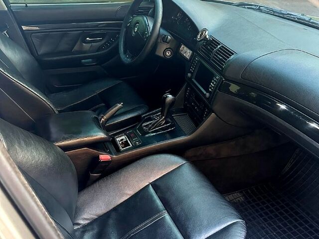 Серый БМВ 5 Серия, объемом двигателя 2.5 л и пробегом 300 тыс. км за 3800 $, фото 3 на Automoto.ua