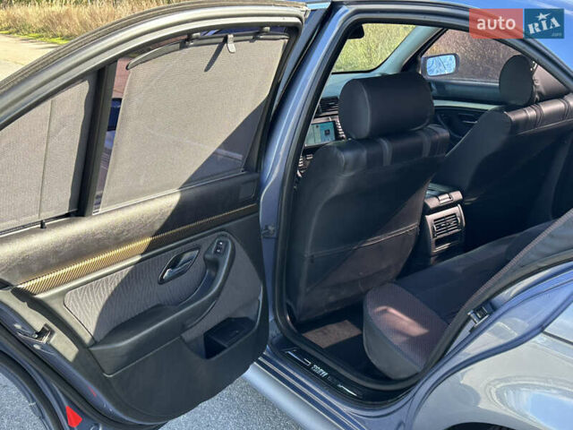 Серый БМВ 5 Серия, объемом двигателя 3 л и пробегом 316 тыс. км за 8000 $, фото 6 на Automoto.ua