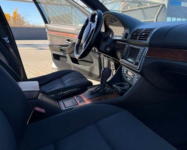 Серый БМВ 5 Серия, объемом двигателя 3 л и пробегом 425 тыс. км за 5500 $, фото 16 на Automoto.ua